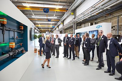 Sandra Schiller, Head of Global Product Management Industry, showing the visitors the innovations of GF Piping Systems, for example smart valves in piping systems.