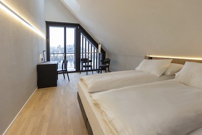 New Hotel and Restaurant 1802 begin operations