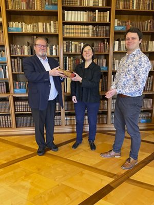 Handover_1.jpg