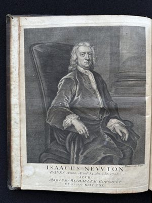 Das gravierte Frontispiz mit einem späten Porträt von Newton.