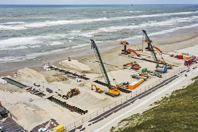 The large-scale project includes four electricity cables – 220 kilovolts with a total length of about 200 kilometers each – were connected to the high-voltage grid.