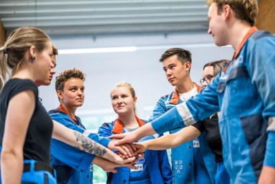 Photo de groupe apprentissage chez GF Casting Solutions