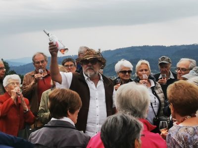 Rückblick Ausflug P05 am 2. Juni 2022 - Rebberg Besichtigung in Planwagen / Spargelessen