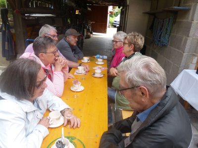 Rückblick Ausflug P05 am 2. Juni 2022 - Rebberg Besichtigung in Planwagen / Spargelessen