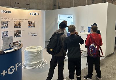 Experiencing Excellence in Flow: While some visitors tested their practical capabilities in pipe bending, teachers, parents, and professionals from all over Europe discovered GF’s flow solutions portfolio for buildings as well as education and career opportunities at Swiss-rooted GF. Source: GF