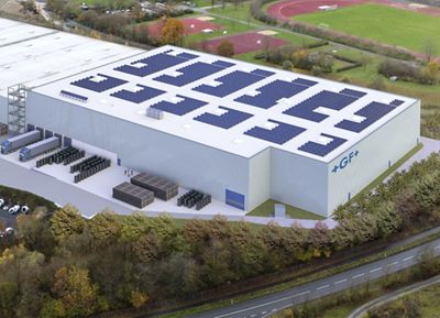 With the expansion of capacity from around 3,000 to more than 6,000 stored products, the Haßfurt site will become the European warehouse and distribution center for the entire GF Building Flow Solutions portfolio. The new logistics hall offers around 9,500 m² of storage space as well as a 2,500 m² outdoor warehouse. With a height of 16 m, it is designed for semi-automatic narrow-aisle racking and around 20,000 pallet spaces. From here, the products are shipped to over 70 countries worldwide. Photo: Volker Martin