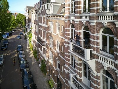 The 1915 apartment is located on the second floor of a listed building. Photo credits: Paul Lagro