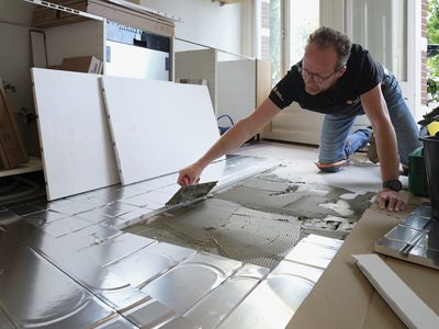 Uponor Siccus 16 features an ultra-slim panel thickness of just 20 mm. Photo credits: Paul Lagro