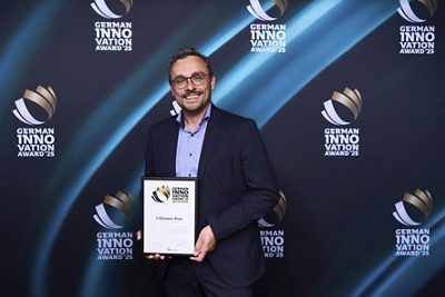 David Mainka, Senior Director Heating and Cooling Solutions Development at GF Building Flow Solutions, is proud receiving the German Innovation Award 2025 for the Uponor I-Shower. Copyright: German Design Council