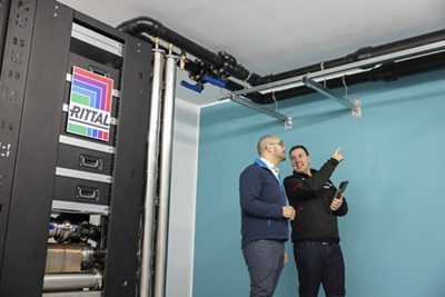 Durch die Kombination der End-to-End-IT- und Kühlinfrastruktur von Rittal mit den engineered polymer Flow Solutions von GF lieferten die Partner ein vollständig integriertes Kühlsystem für das NETMOUNTAINS-Rechenzentrum. Quelle: GF 