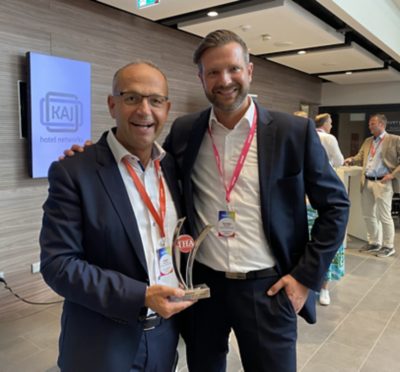 Roger Miksch (l.) and Thorsten Peinelt (r.), both Business Development Managers at GF, proudly accepted the trophy after their award winning performance.