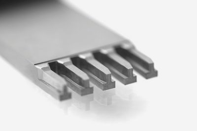 得益於 ISPG 發電機微加工模組，AgieCharmilles FORM S 350 雕模 EDM 解決方案工序將輪廓準確度和生產率融於一體，始終保持最高準確度和完美細節。
