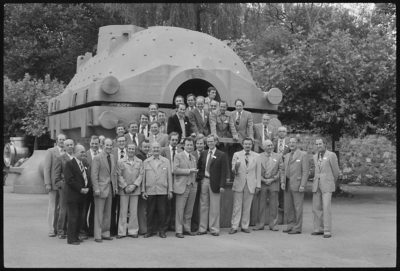 Teilnehmer einer Tagung besuchen GF Leistungsschau, 1977 (H. Erismann)