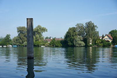 The Rhine is on foot about 3 minutes away.