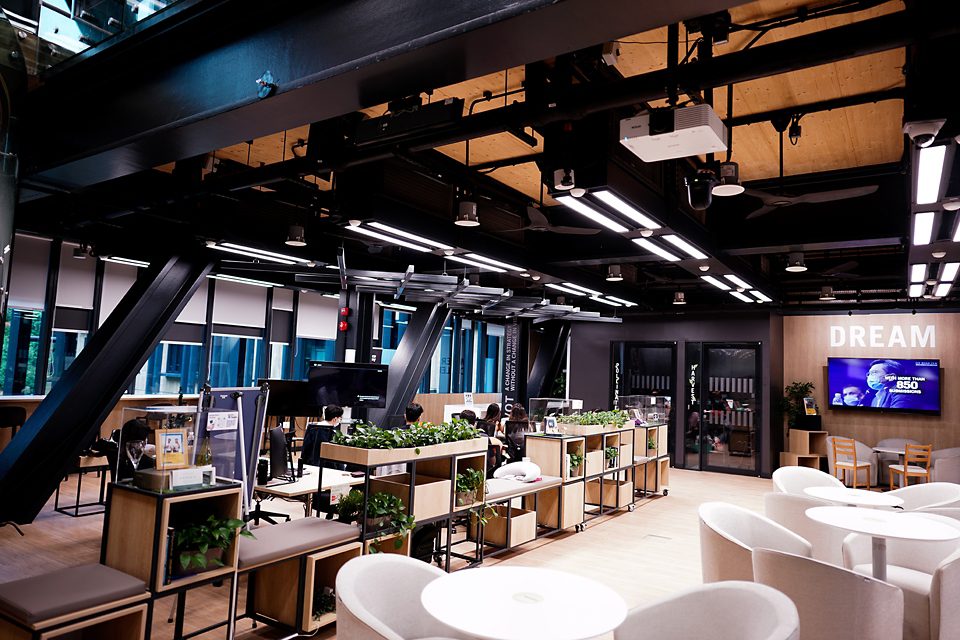 Singapore Management University (Singapore).
